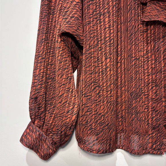 Vintage button up blouse with Labelle detail - Picture 6 of 6